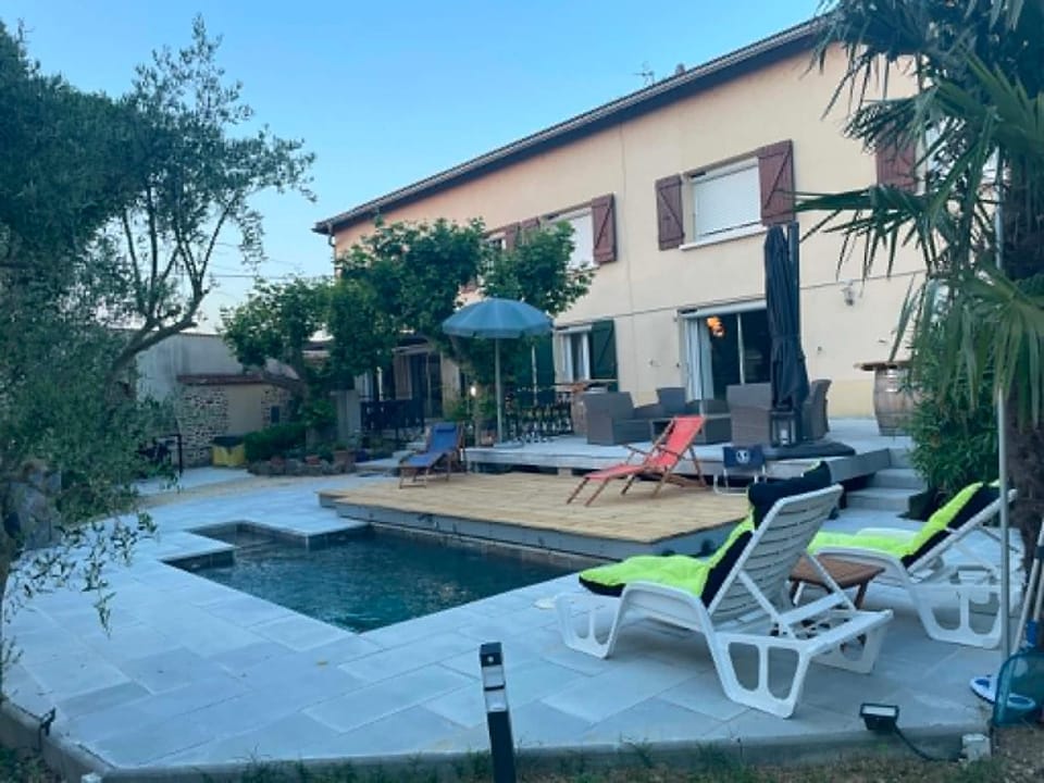 Property building, Swimming pool