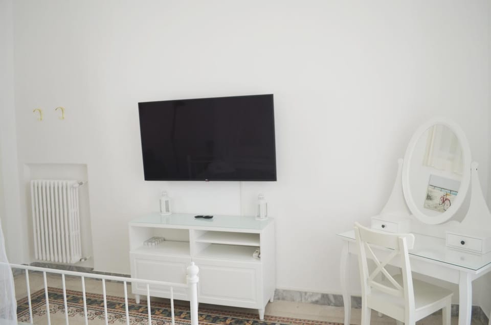 Bed, TV and multimedia, Balcony/Terrace, Photo of the whole room, internet, microwave, soundproof, air conditioner