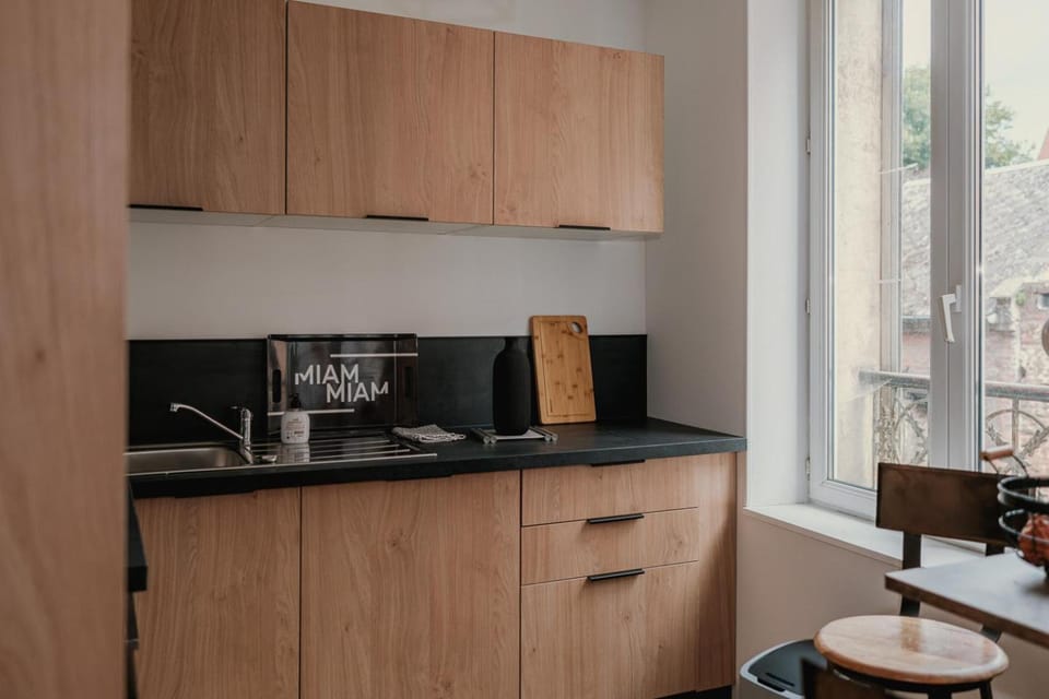 Coffee/tea facilities, Kitchen or kitchenette, Dining area, minibar, stove