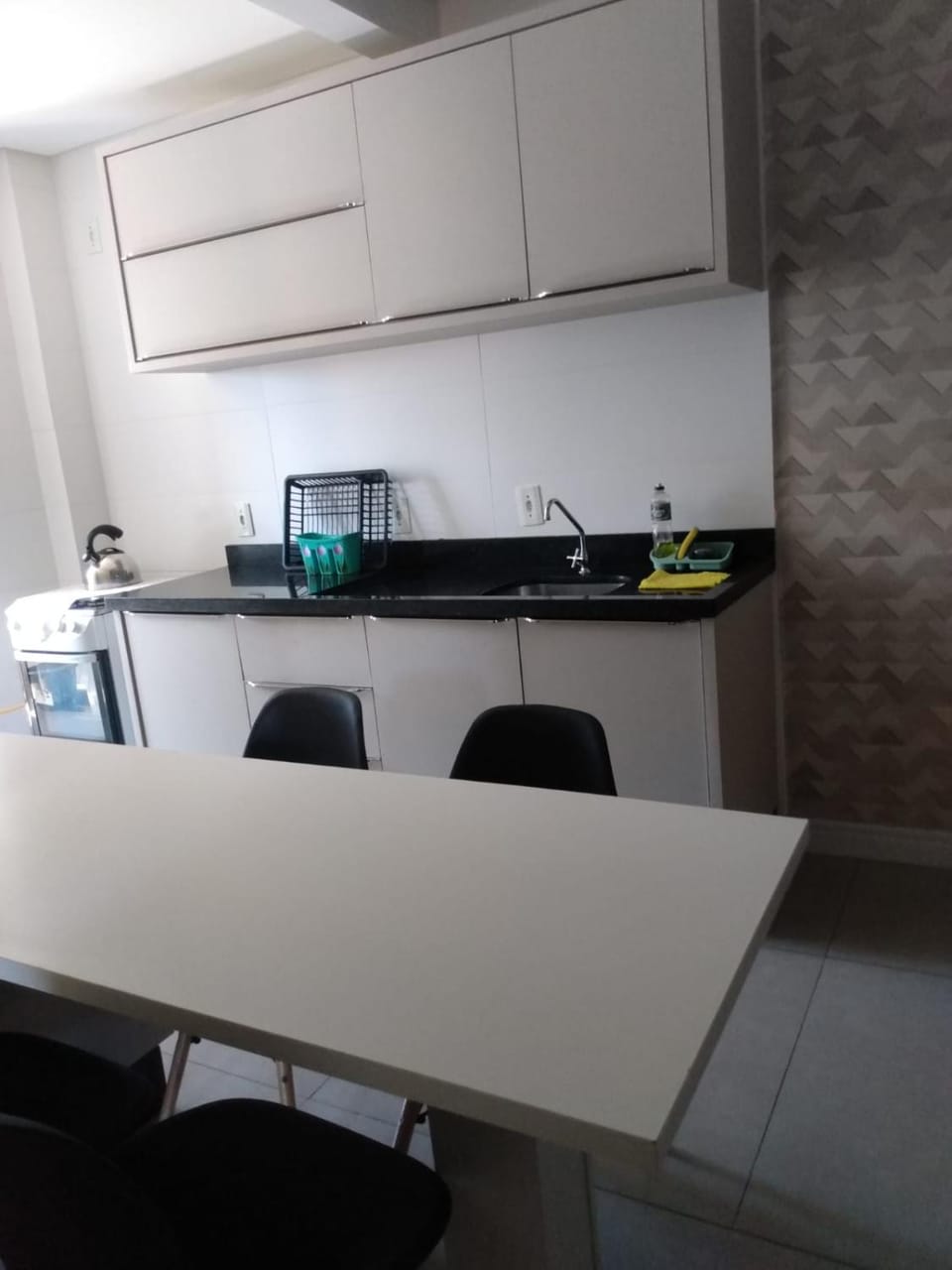 Kitchen or kitchenette, Dining area, minibar, stove