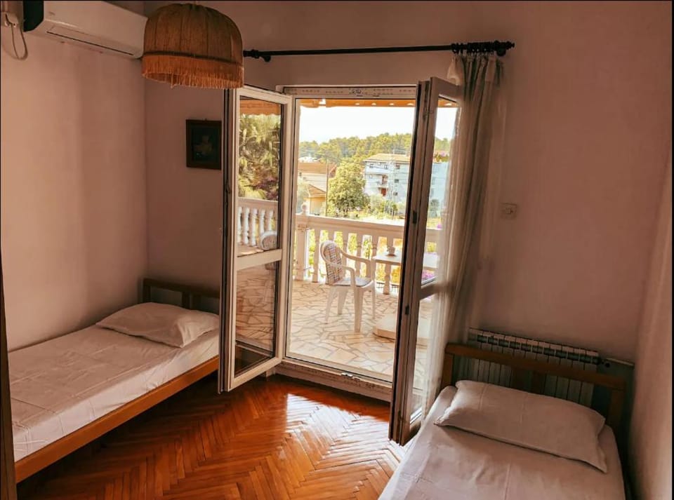 Peaceful, Cosy Tivat Guesthouse Bed and Breakfast in Kotor Municipality