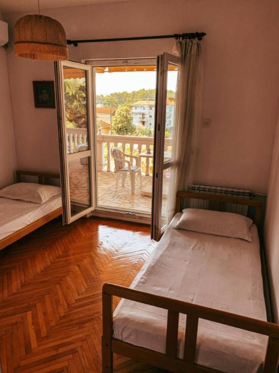 Peaceful, Cosy Tivat Guesthouse Bed and Breakfast in Kotor Municipality