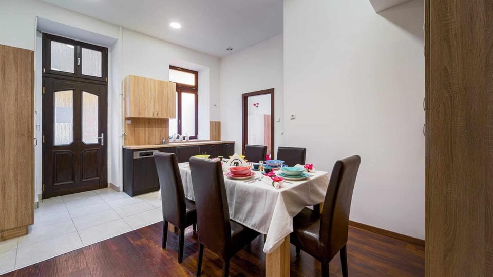 Kitchen or kitchenette, kitchen