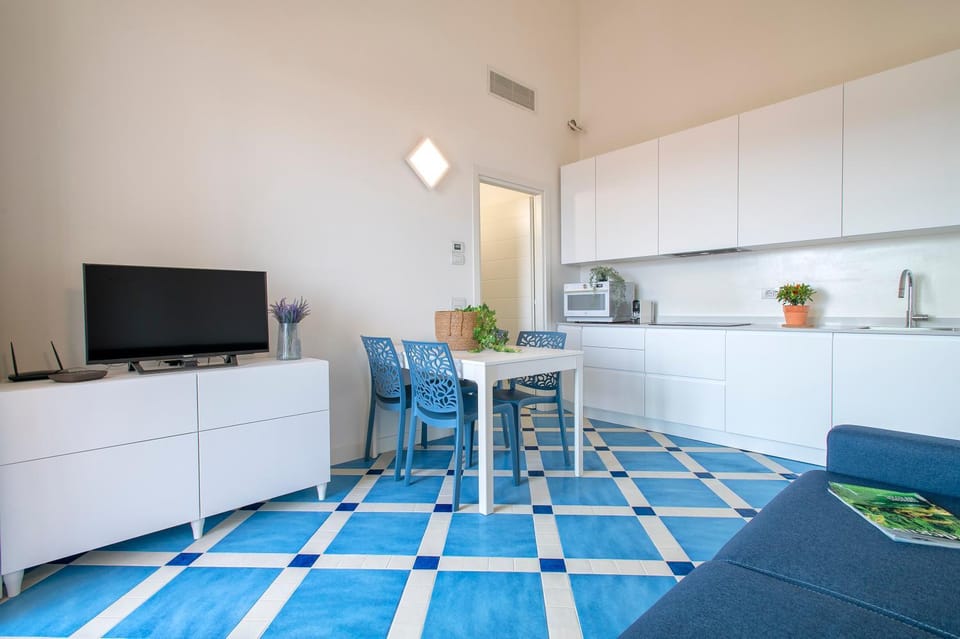 TV and multimedia, Kitchen or kitchenette, Living room, Seating area, Dining area, minibar