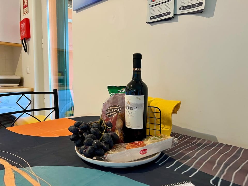 Food and drinks, Dining area, Food