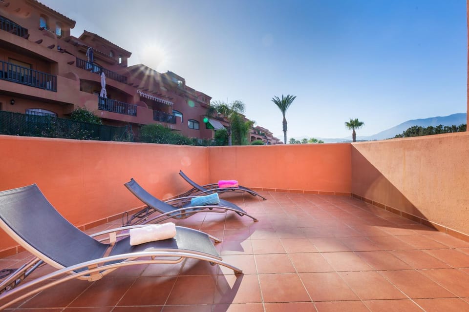View (from property/room), Balcony/Terrace, sunbed
