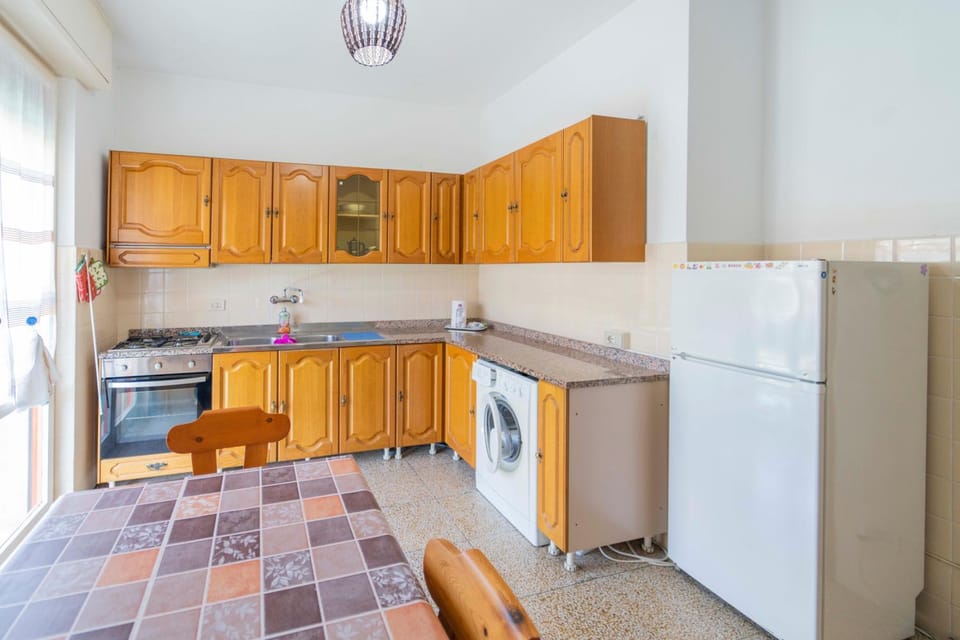 Kitchen or kitchenette, washing machine