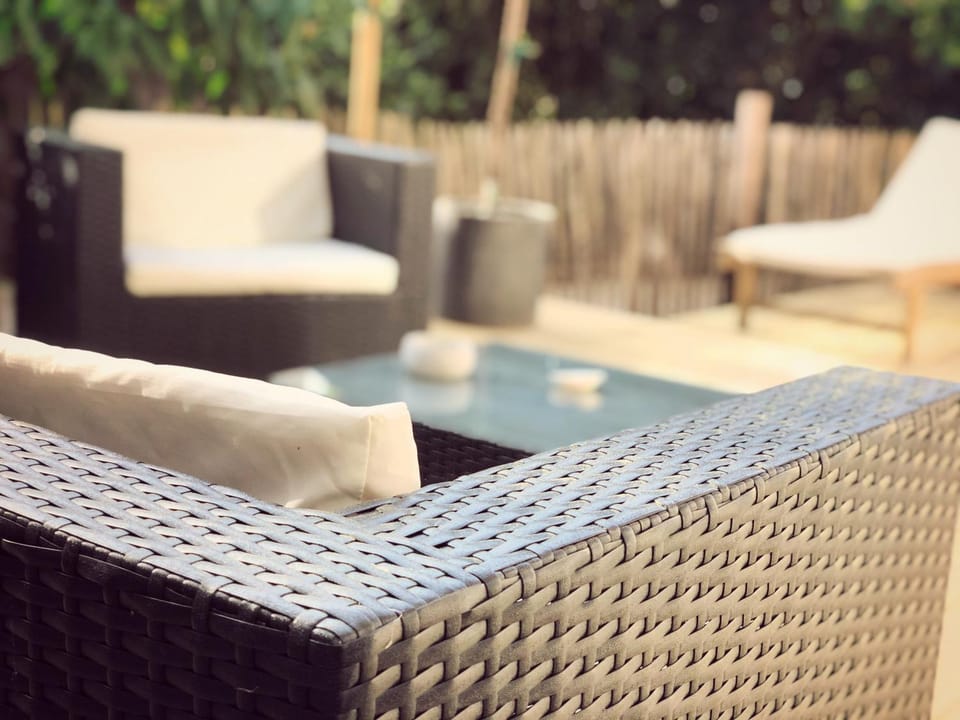 Patio, Living room