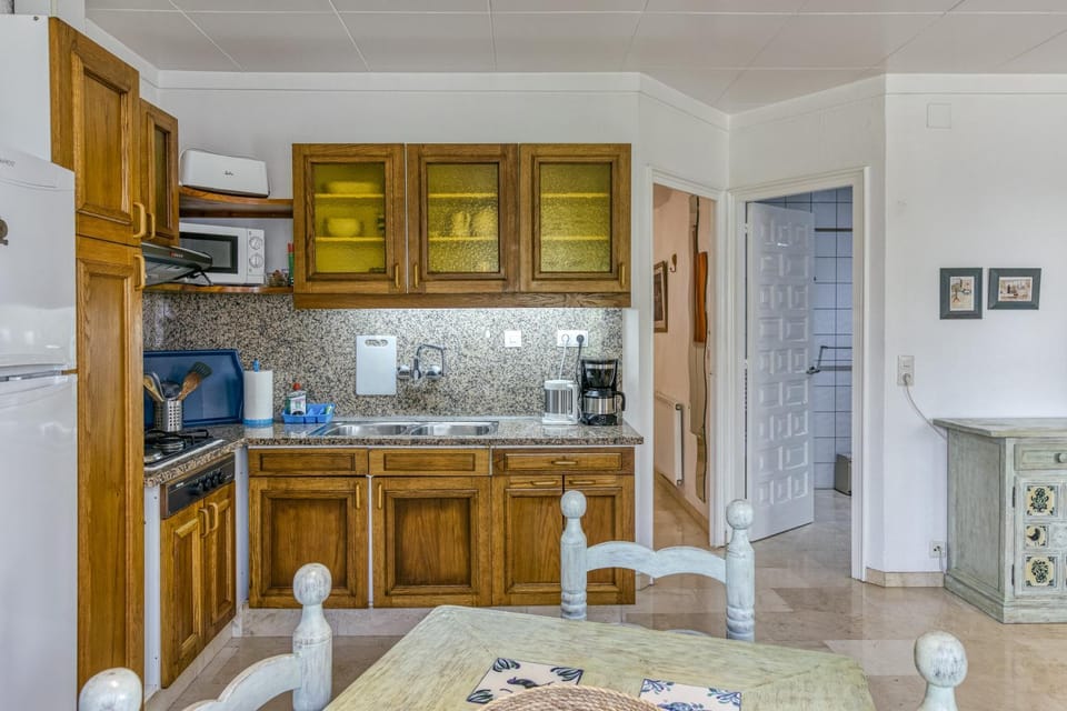 Kitchen or kitchenette, Living room