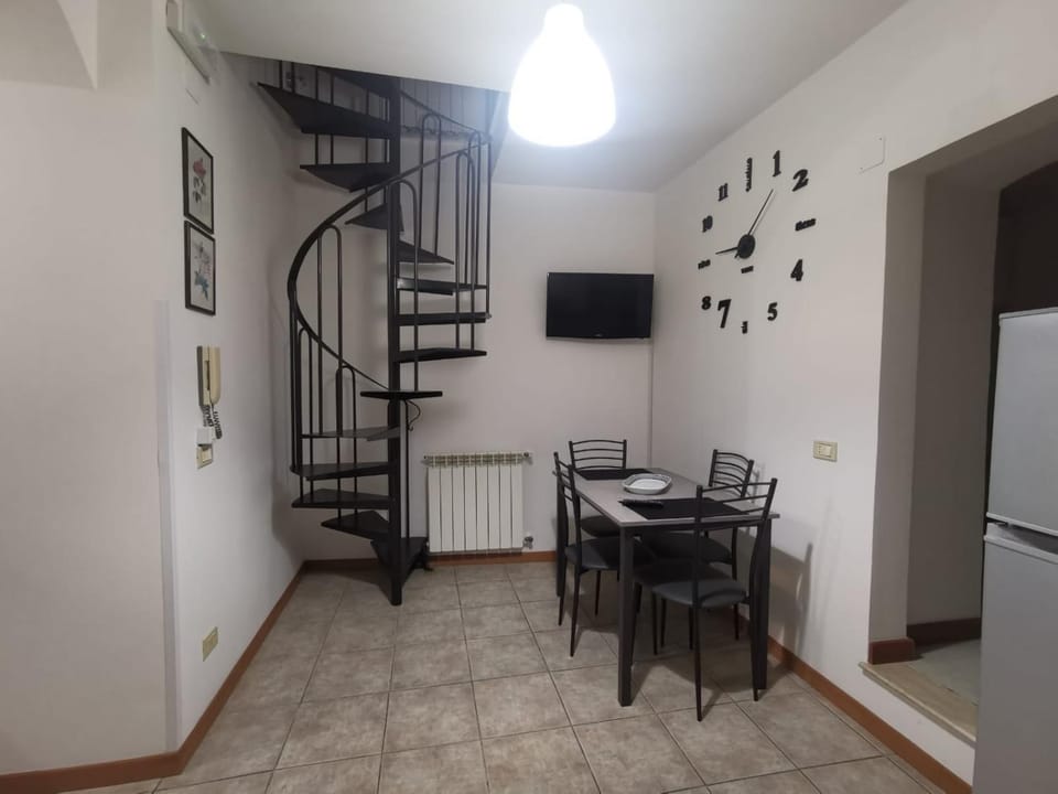 TV and multimedia, Seating area, Dining area