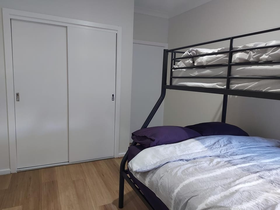 Maruve Guesthouse 12 min from Melb airport Bed and Breakfast in Melbourne