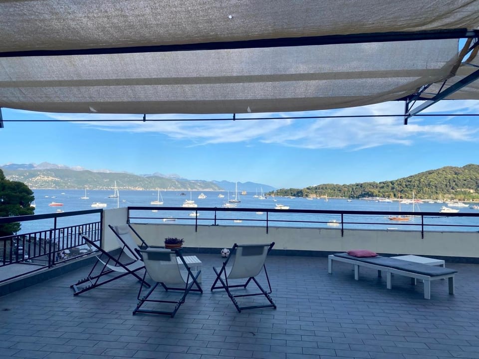 View (from property/room), Balcony/Terrace, Sea view