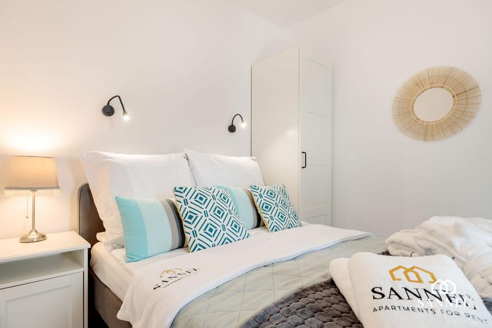 Bed, Photo of the whole room, Decorative detail, Decorative detail, Seating area, Bedroom, On site, towels, towels, wardrobe