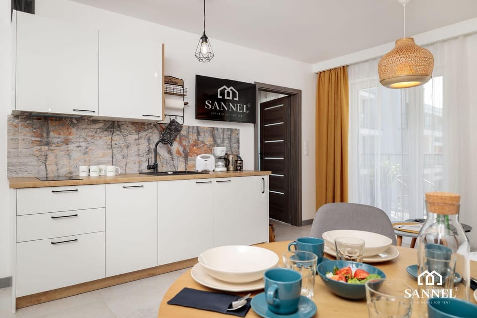 Property logo or sign, Coffee/tea facilities, Balcony/Terrace, Kitchen or kitchenette, Living room, Dining area, On site, stove