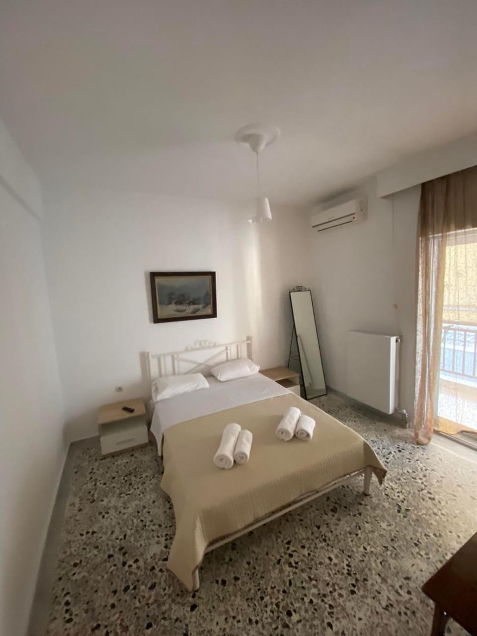 Bed, Photo of the whole room