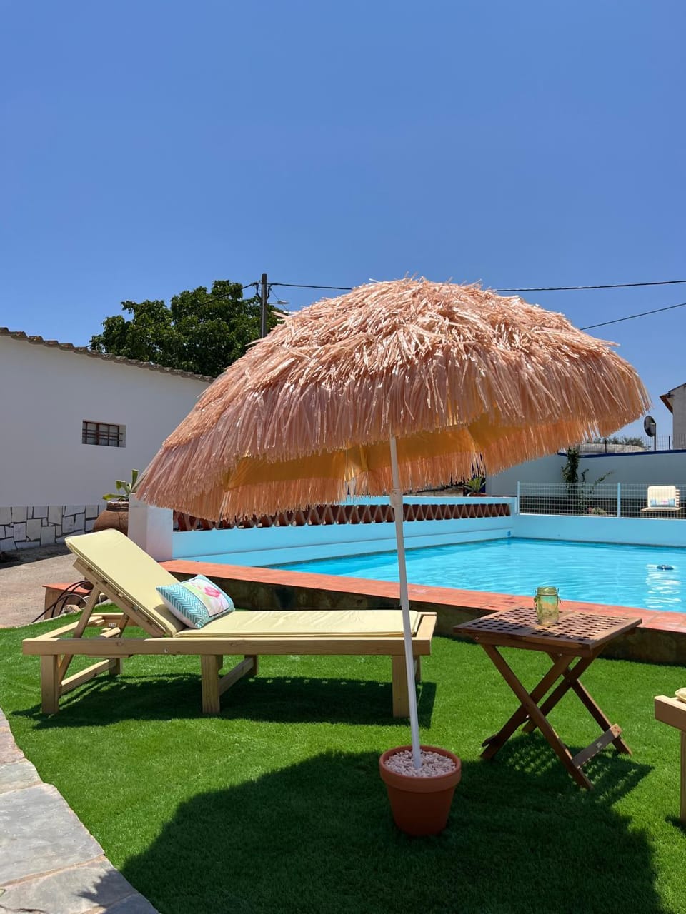 Swimming pool, sunbed