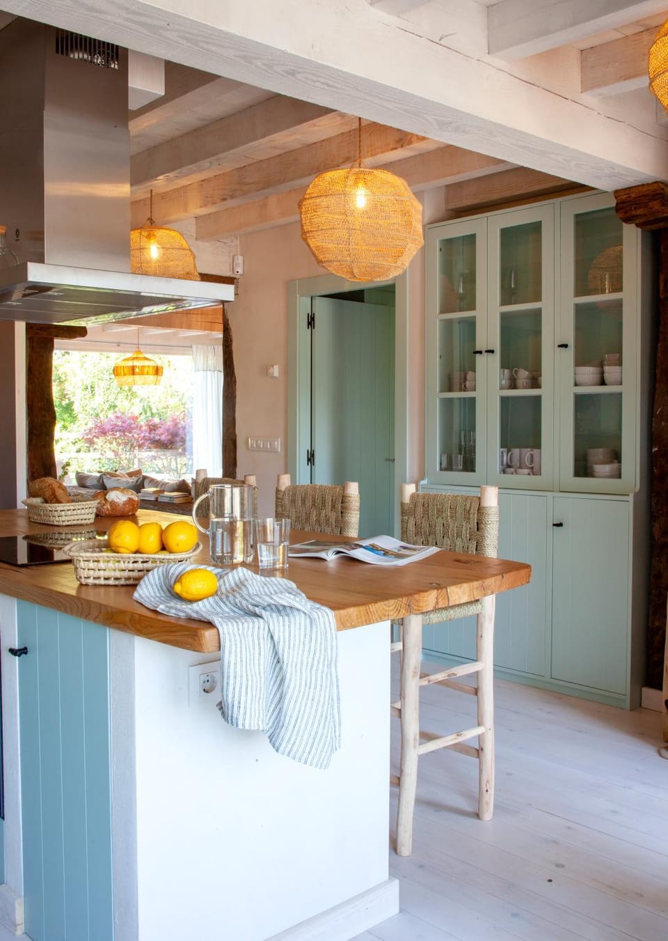 Kitchen or kitchenette, Food and drinks