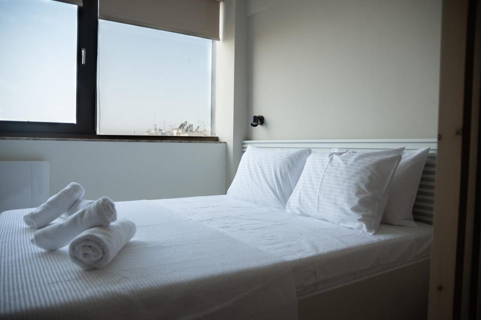 Bed, towels