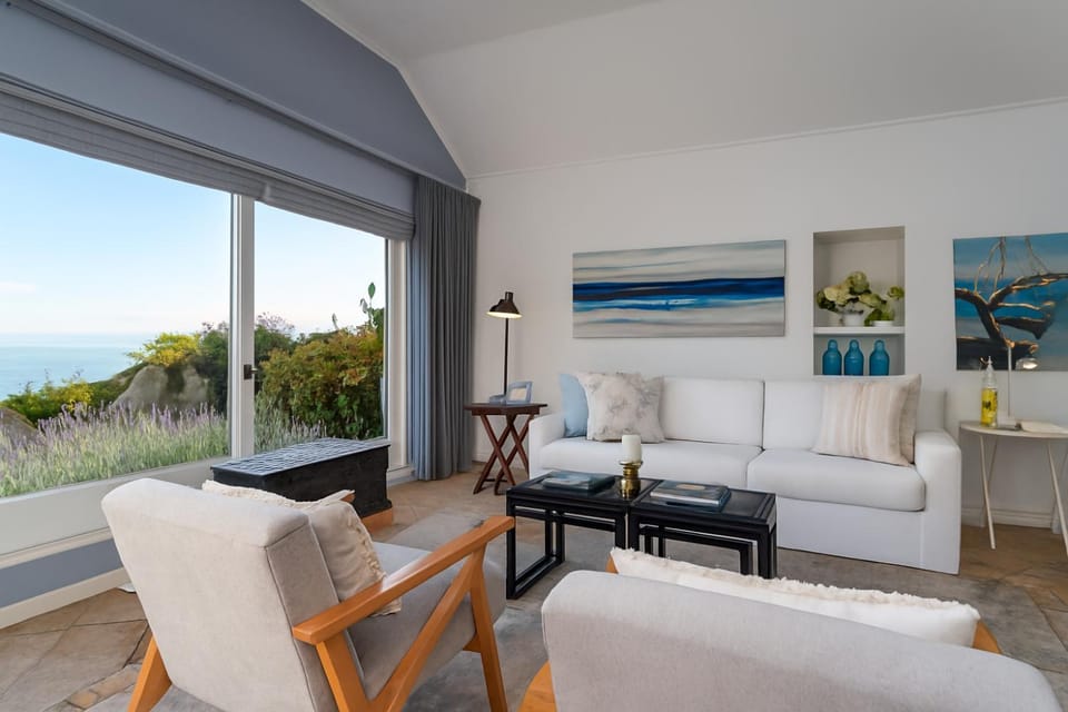 Living room, Lounge or bar, Seating area, Sea view, Sea view