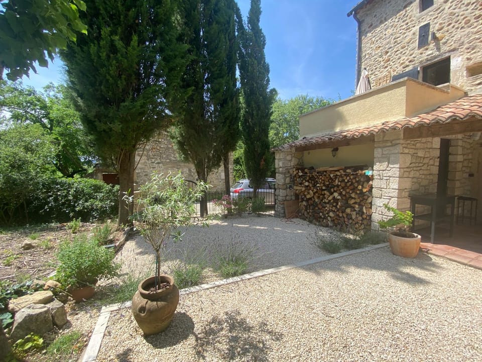 mas du Belbuis Bed and Breakfast in Provence