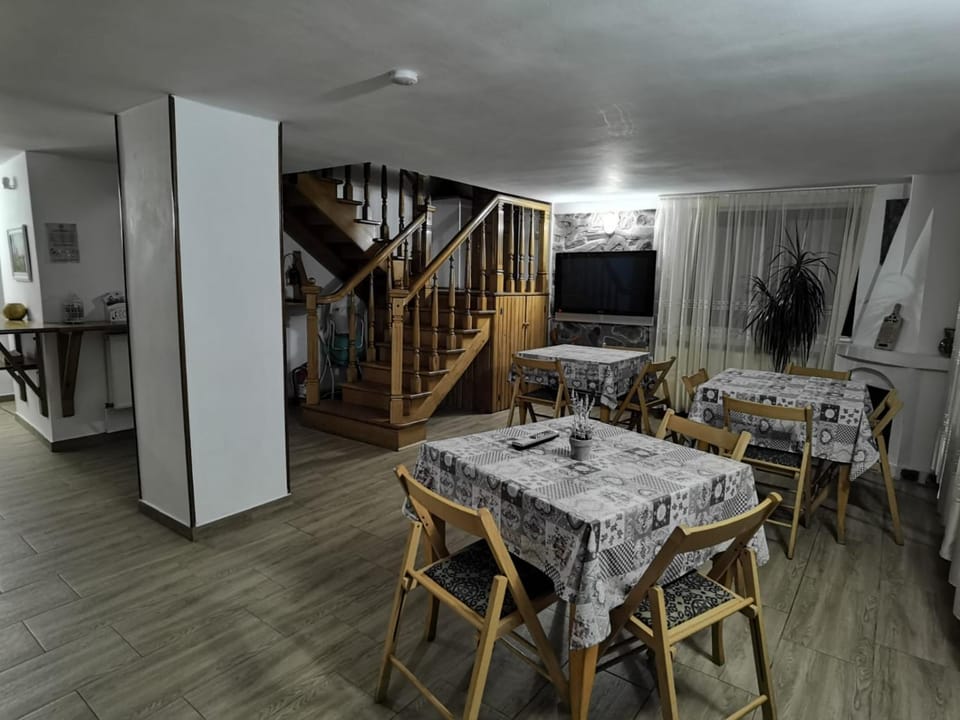 TV and multimedia, Living room, Dining area