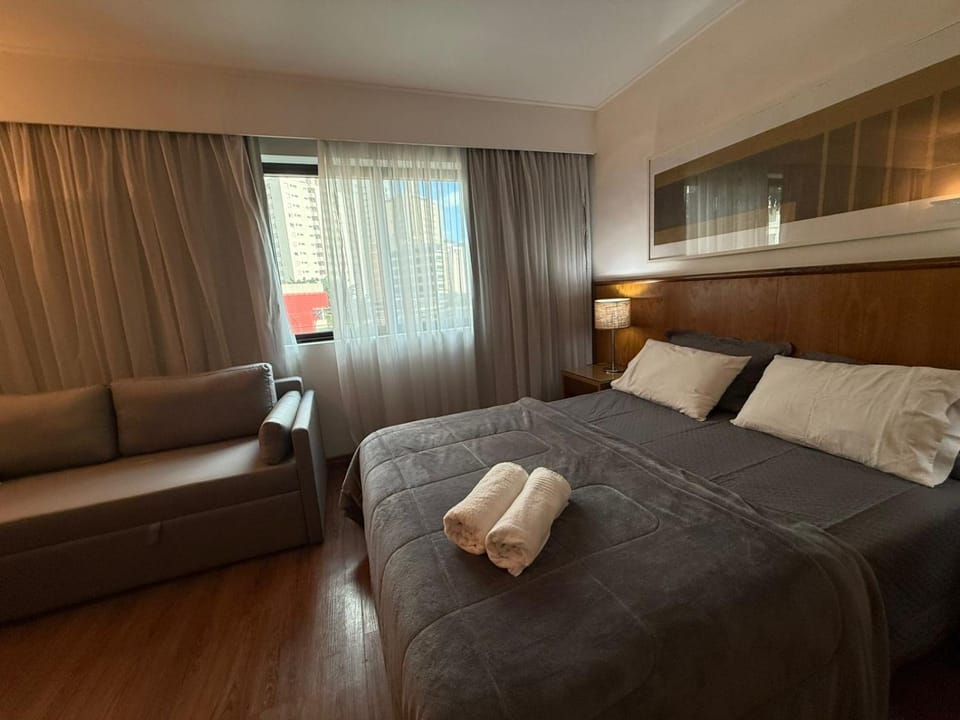 Bed, Living room, Photo of the whole room, Seating area, Bedroom, towels