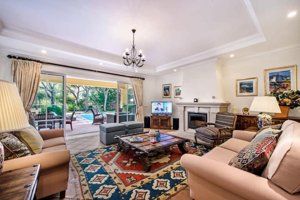 Villa Plaza - beautiful spacious house off roundabout 6 Quinta Do Lago Villa in Faro District