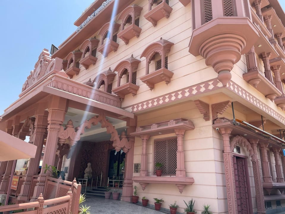 Facade/entrance