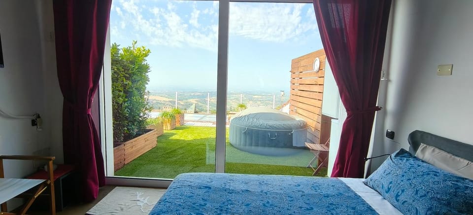Skyline - Olimpio suite Vista MARE Bed and Breakfast in Marche