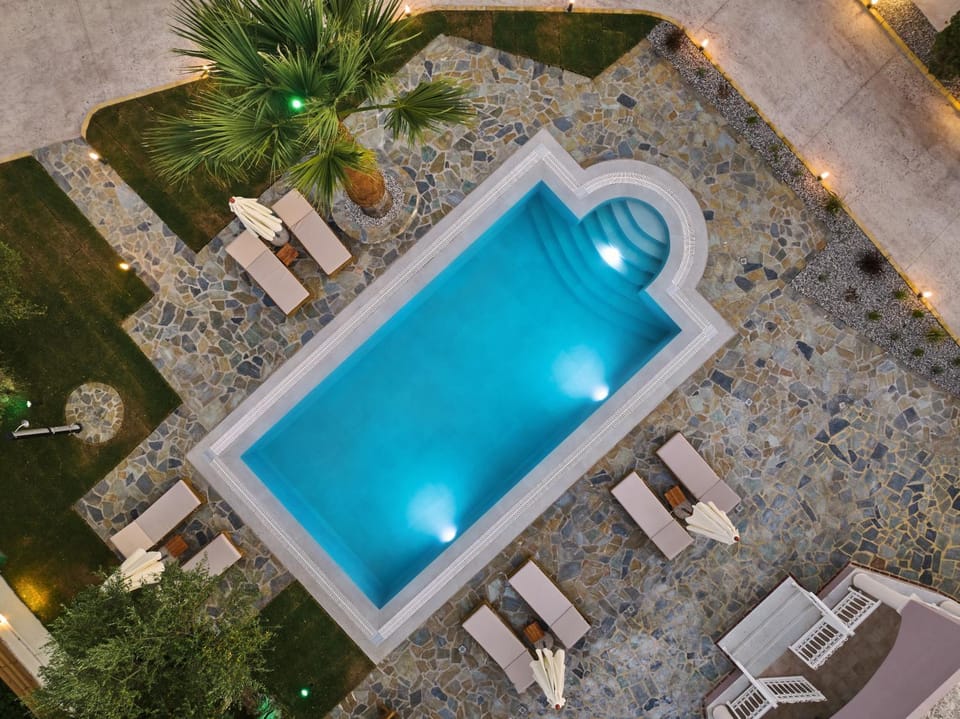 Property building, Bird's eye view, Swimming pool