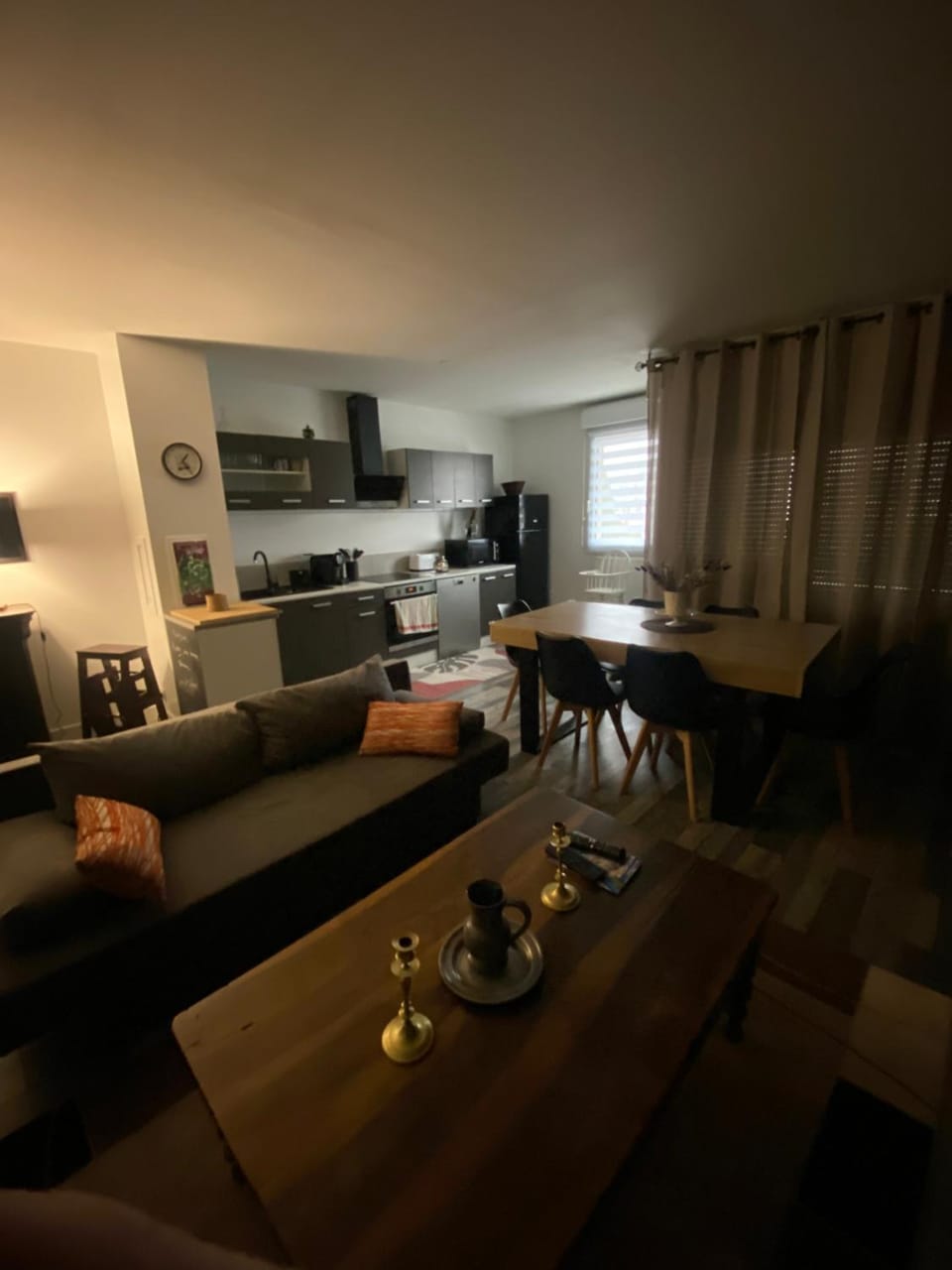 Living room, Seating area, Dining area, minibar, oven, pet friendly, stove