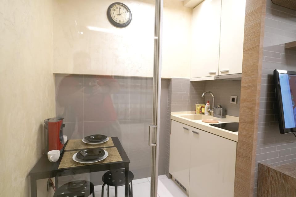 Coffee/tea facilities, Kitchen or kitchenette, stove