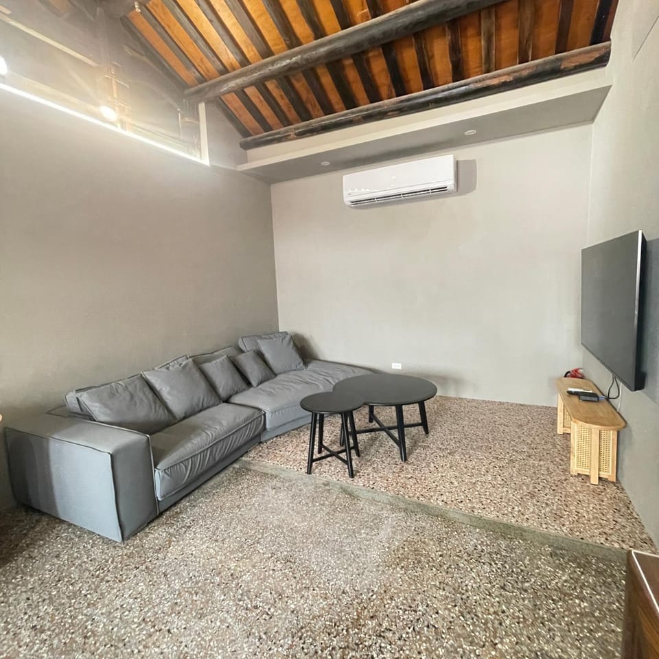 Communal lounge/ TV room, Living room, Seating area