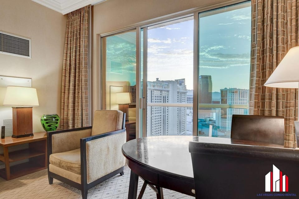 MGM Signature-30-705 F1 Track & Strip View Balcony House in Las Vegas Strip