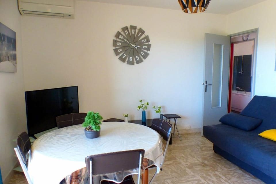 Bright apartment of 44 m with a nice balcony Apartment in Sanary-sur-Mer