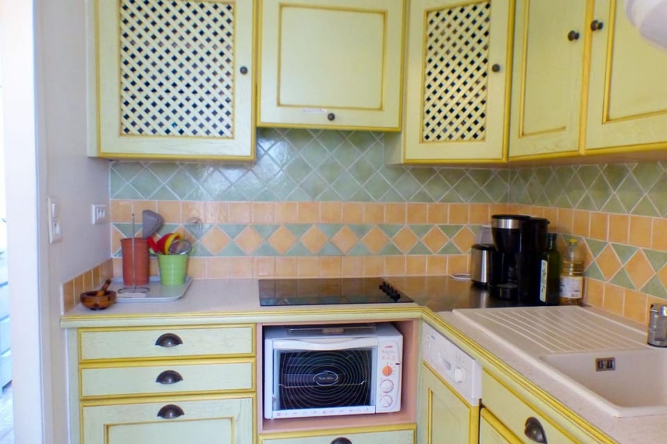 Bright apartment of 44 m with a nice balcony Apartment in Sanary-sur-Mer