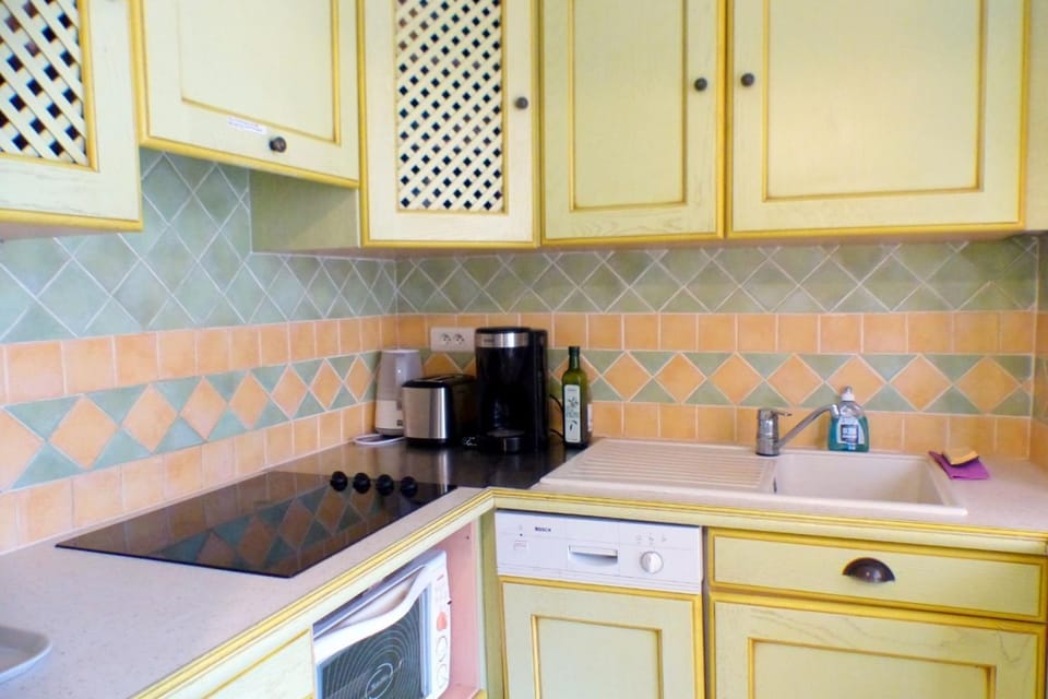 Bright apartment of 44 m with a nice balcony Apartment in Sanary-sur-Mer