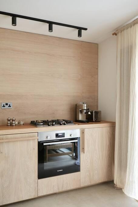 Apartment with a garden in London, Dalston Apartment in London Borough of Hackney