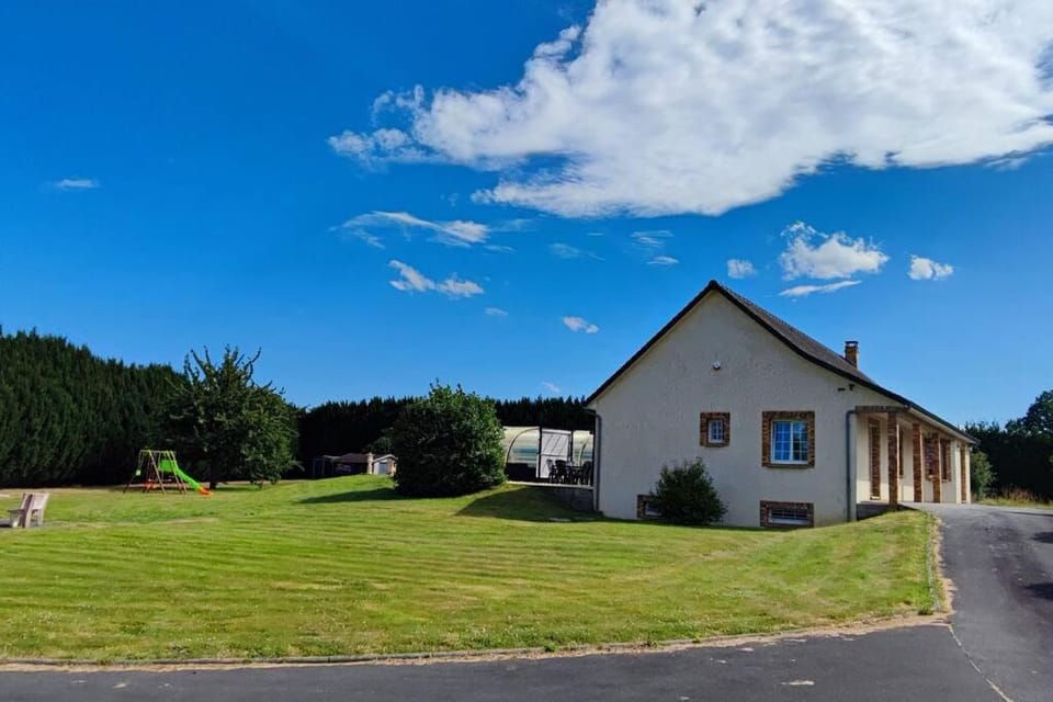 Property building, Natural landscape, Garden view