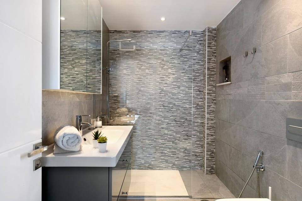 Bathroom, Living room