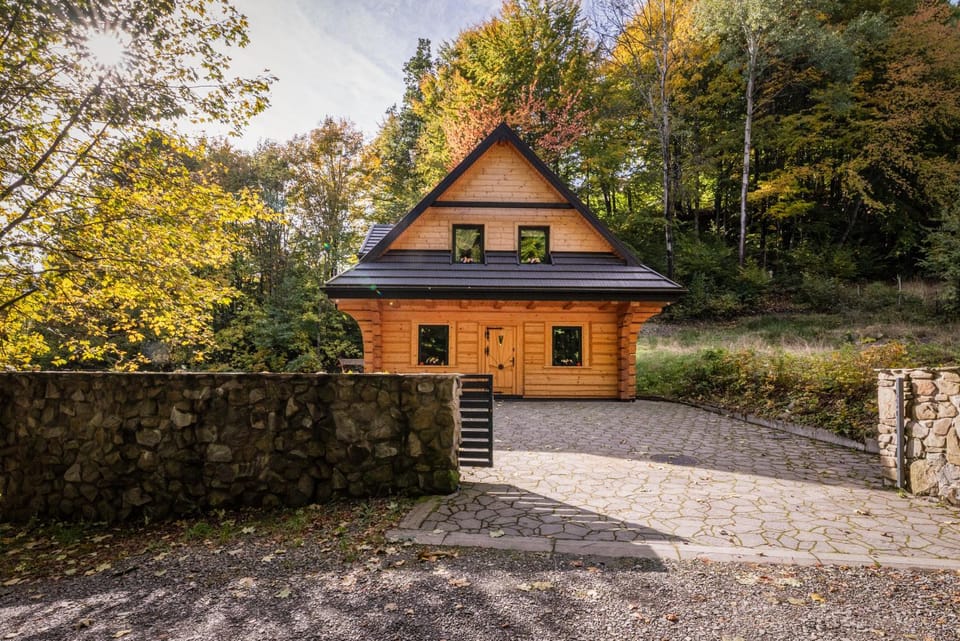 Property building, Natural landscape, Autumn, Parking