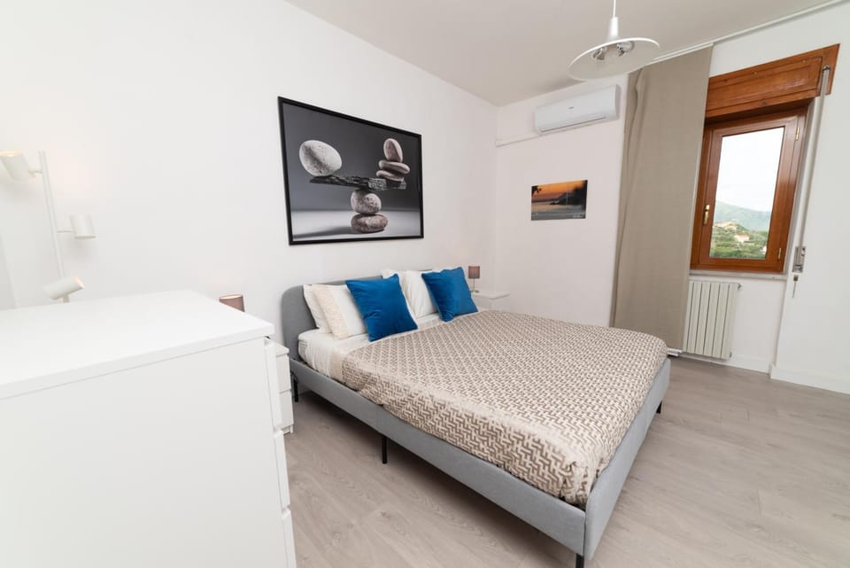 Bedroom, air conditioner