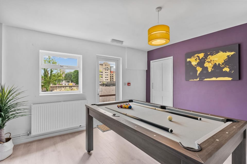 Pristine House - Sleeps 10 - Amazing Location Apartment in Ipswich