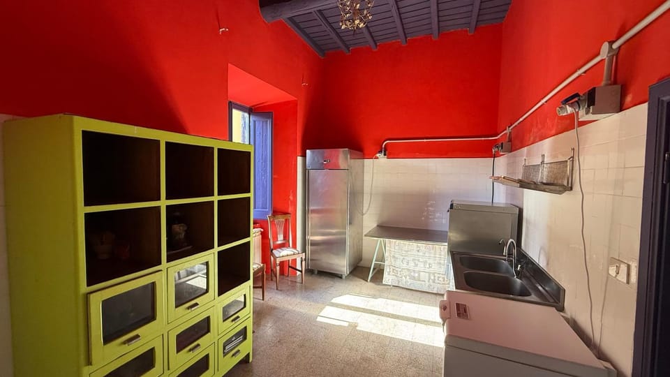 Kitchen or kitchenette, Communal kitchen, kitchen