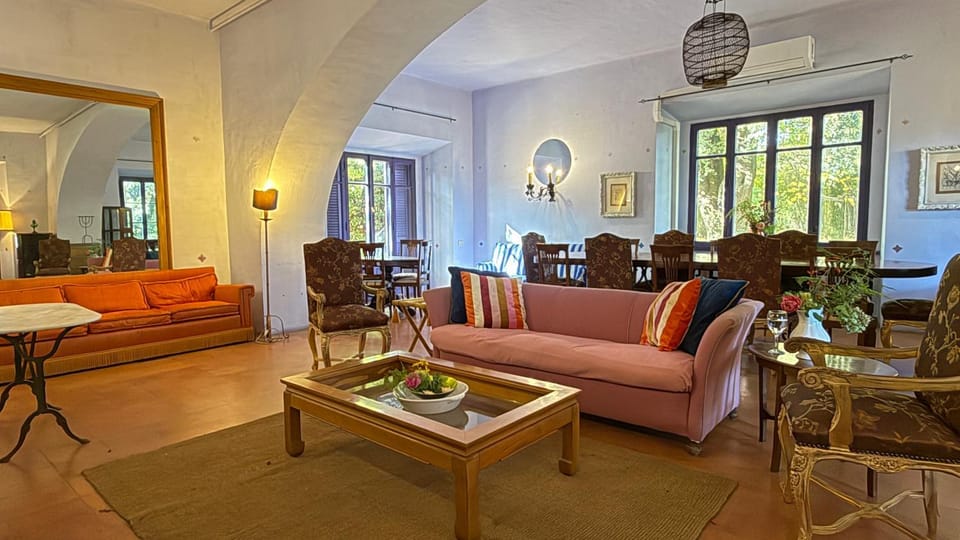 Communal lounge/ TV room