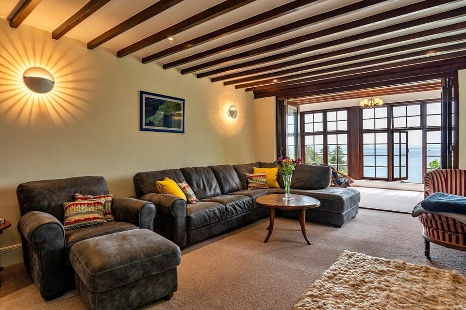 Communal lounge/ TV room, Living room, Seating area