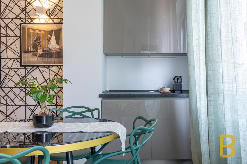 Coffee/tea facilities, Kitchen or kitchenette, Dining area