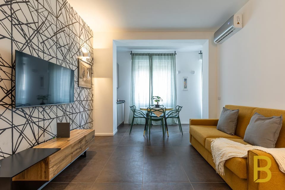 TV and multimedia, Living room, Seating area, Dining area, air conditioner