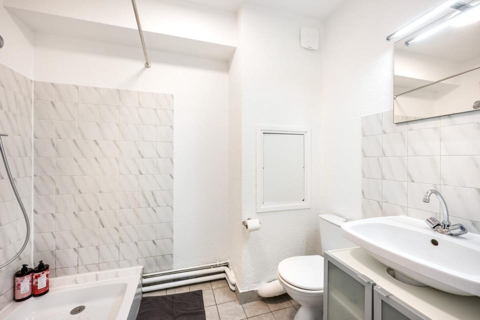 Shower, Toilet, Bathroom