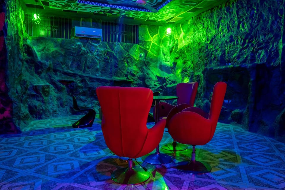 Nightclub / DJ